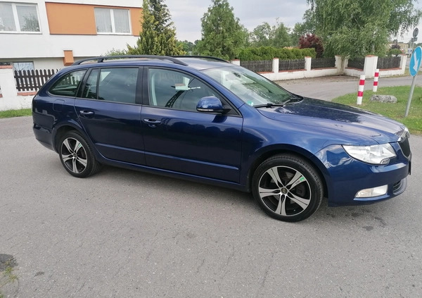 Skoda Superb cena 29999 przebieg: 218000, rok produkcji 2010 z Gniezno małe 436